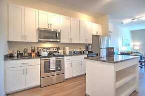 Walk Score 91 Balcony Near King ST