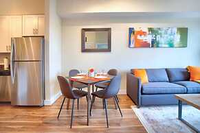 Walk Score 91 Balcony Near King ST