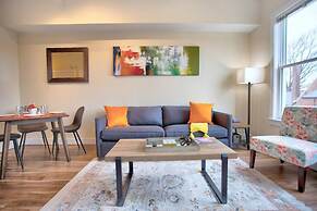 Walk Score 91 Balcony Near King ST