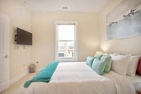 Walk Score 91 Balcony Near King ST