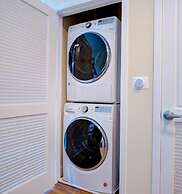 Walk Score 91 Balcony Near King ST