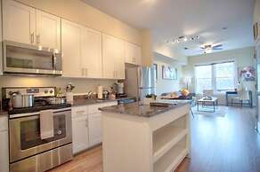 Walk Score 91 Balcony Near King ST