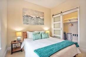 Walk Score 91 Balcony Near King ST