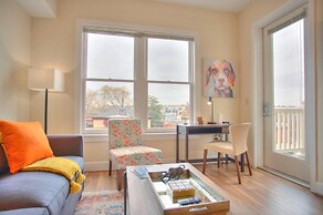 Walk Score 91 Balcony Near King ST