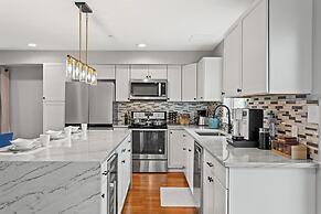 Waterfront 4BR 1st Floor Master Family Ready Bwi