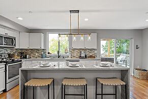 Waterfront 4BR 1st Floor Master Family Ready Bwi