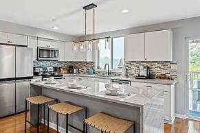 Waterfront 4BR 1st Floor Master Family Ready Bwi