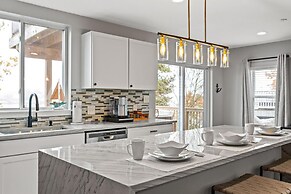 Waterfront 4BR 1st Floor Master Family Ready Bwi