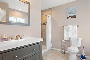 Waterfront 4BR 1st Floor Master Family Ready Bwi