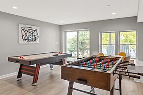 Waterfront 4BR 1st Floor Master Family Ready Bwi