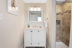 Waterfront 4BR 1st Floor Master Family Ready Bwi