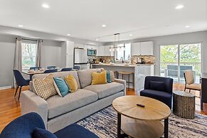 Waterfront 4BR 1st Floor Master Family Ready Bwi