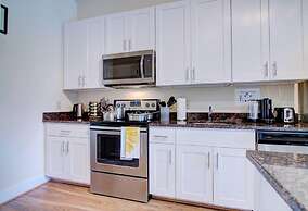 OLD Town Close to DCA King BED Walkscore 91