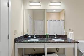 Walk Score 91 Balcony Near King ST Fast Wifi