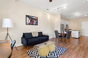 Walk Score 91 Balcony Near King ST Fast Wifi