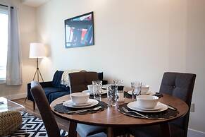 Walk Score 91 Balcony Near King ST Fast Wifi