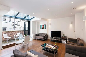 Bright Space Near Sherlock Holmes Museum