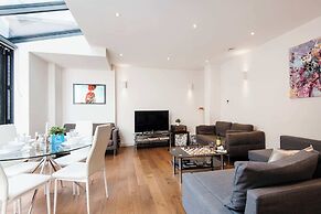 Bright Space Near Sherlock Holmes Museum