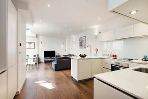 Bright Space Near Sherlock Holmes Museum