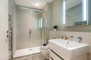 Bright Space Near Sherlock Holmes Museum