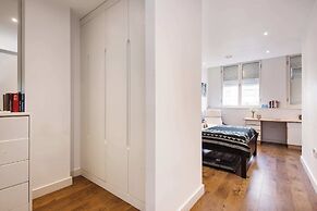 Bright Space Near Sherlock Holmes Museum