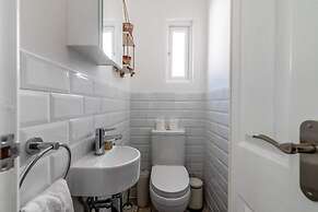 Chic and Cheerful Flat in Willesden Green