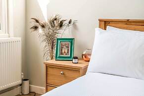 Chic and Cheerful Flat in Willesden Green