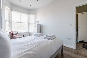 Chic and Cheerful Flat in Willesden Green