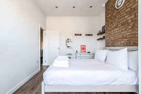 Chic and Cheerful Flat in Willesden Green