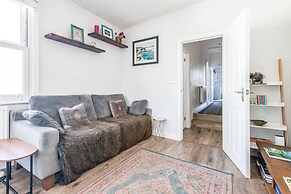 Chic and Cheerful Flat in Willesden Green