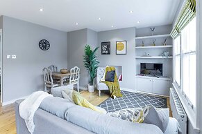 Stylish Shepherds Bush Flat