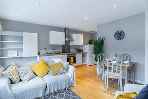 Stylish Shepherds Bush Flat