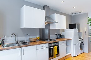 Stylish Shepherds Bush Flat