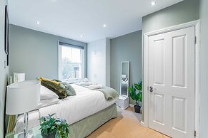 Stylish Shepherds Bush Flat