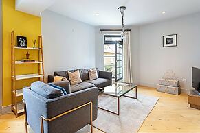 Modern Brentford Flat