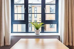 Modern Brentford Flat