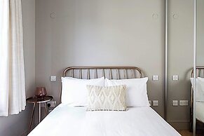 Modern Brentford Flat