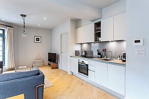 Modern Brentford Flat