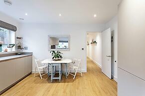 Quiet and Spacious Four Bedroom House