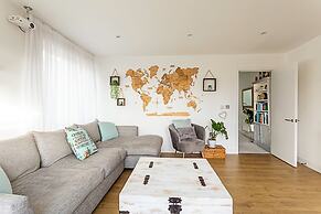 Quiet and Spacious Four Bedroom House