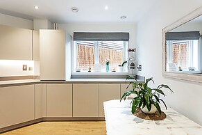 Quiet and Spacious Four Bedroom House