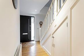 Quiet and Spacious Four Bedroom House