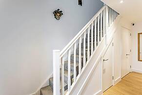 Quiet and Spacious Four Bedroom House