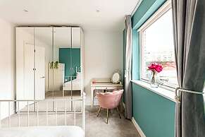 Quiet and Spacious Four Bedroom House