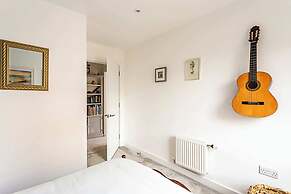 Quiet and Spacious Four Bedroom House