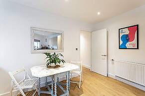 Quiet and Spacious Four Bedroom House