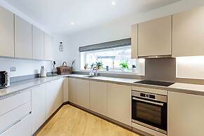 Quiet and Spacious Four Bedroom House