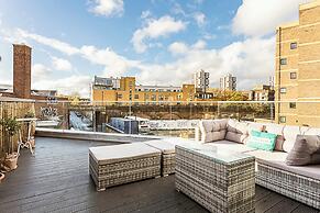 Quiet and Spacious Four Bedroom House