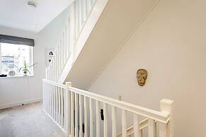 Quiet and Spacious Four Bedroom House