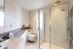 Quiet and Spacious Four Bedroom House